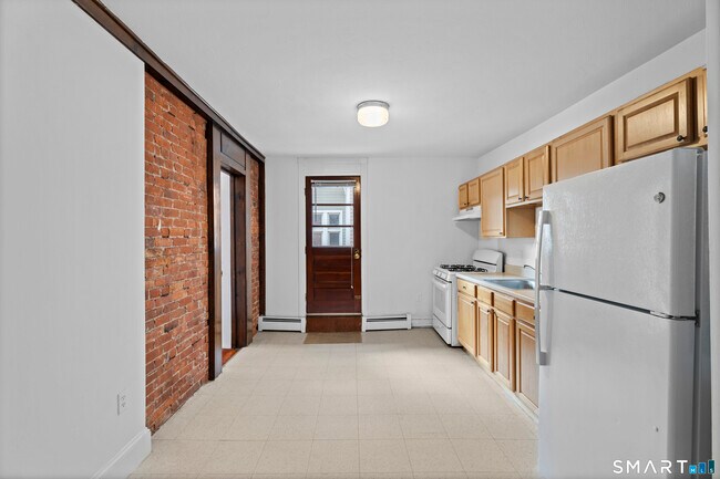 Building Photo - 251 Lawrence St