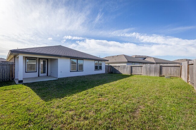 Building Photo - 8114 Buck Ln