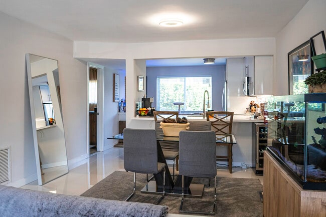 Building Photo - 55 SE 14th St