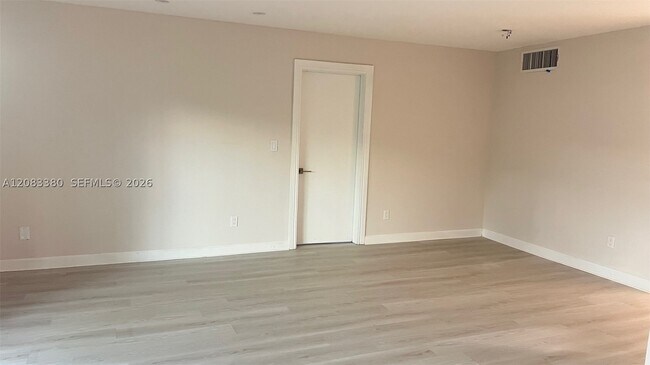 Building Photo - 6855 Edgewater Dr