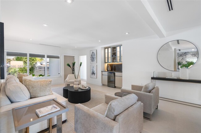 Building Photo - 7810 Hawthorne Ave