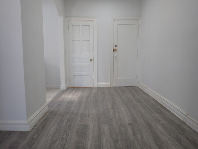 Building Photo - 663 E 94th St