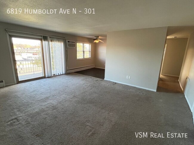 Building Photo - Spacious 2 Bedroom 1 Bathroom Unit - Avail...