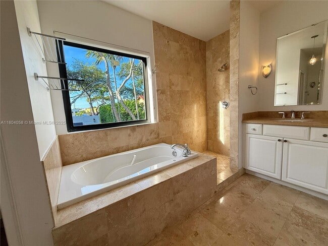 Building Photo - 455 Amalfi Ave