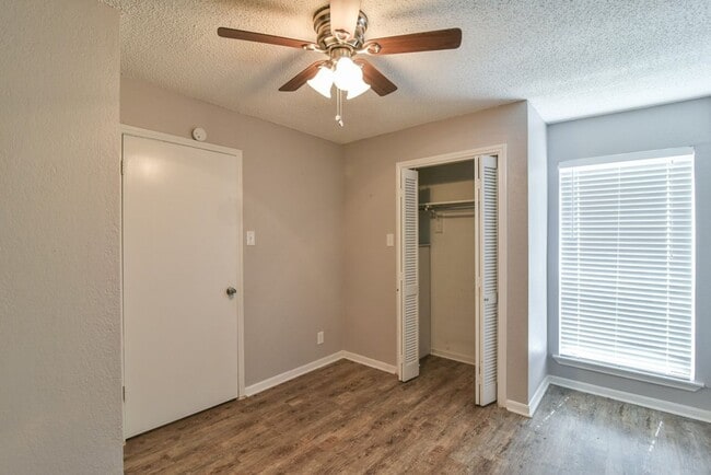 Building Photo - Affordable 2 bedroom in North Arlington