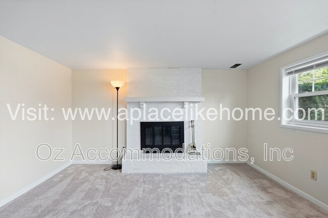 Building Photo - 6803 E 140th Terrace