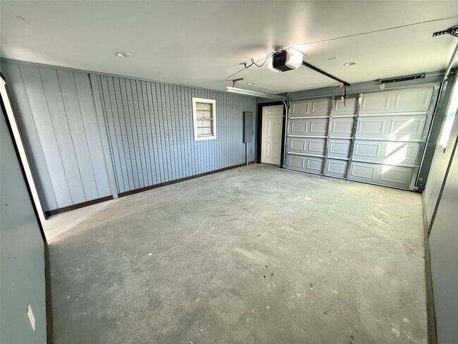 Building Photo - 9013 Puritan Way