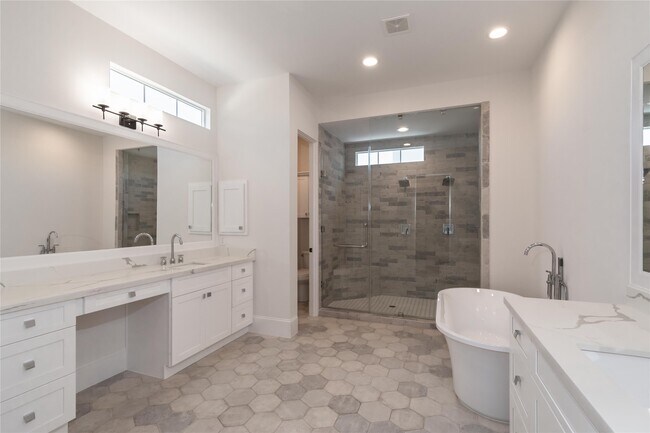 Building Photo - 3821 N Braeswood Blvd