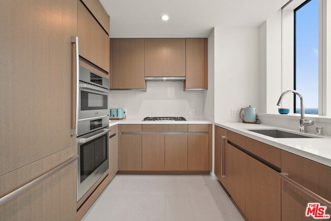 Building Photo - 889 Francisco St