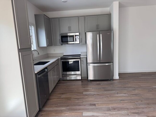 Building Photo - Stunning New 3Beds/2.5Bath Townhome in Pho...