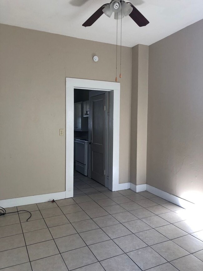 Building Photo - 1 Bedroom Apartment Close to SHSU
