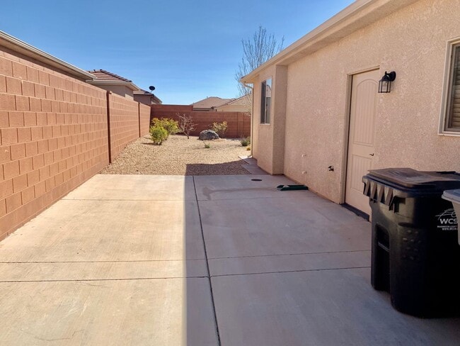 Building Photo - Lovely Home with RV parking in Sky Ridge