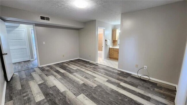 Building Photo - 401 Park Ridge Cir