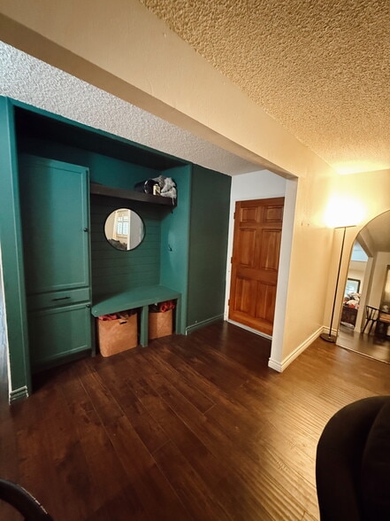 Primary Photo - 1350 Kevin Ave