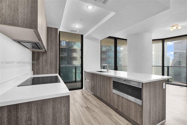 Building Photo - 801 S Miami Ave