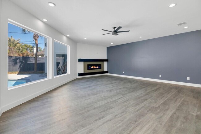 Building Photo - 12564 Memorial Dr