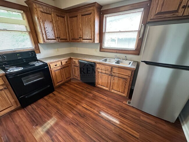 Building Photo - 307 SW 15 St, Blue Springs MO 64014/ 2 bed...