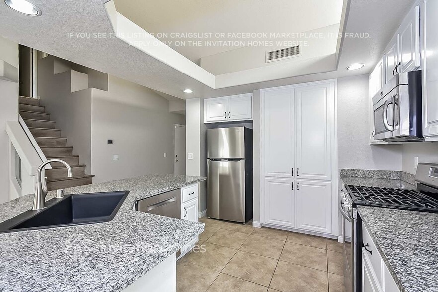 Building Photo - 8764 Country View Ave