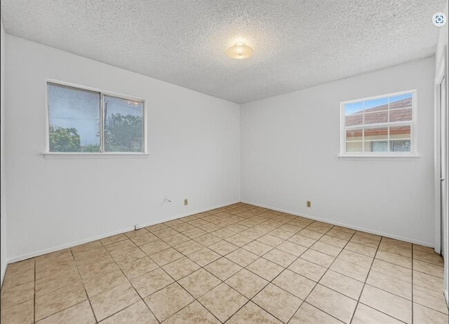 Building Photo - 3427 Willowrun Dr