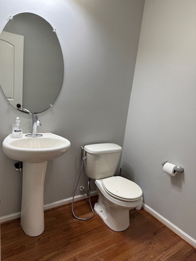 Building Photo - 1841 Vista Dr