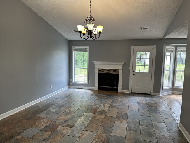 Building Photo - 3205 Turtle Creek Rd