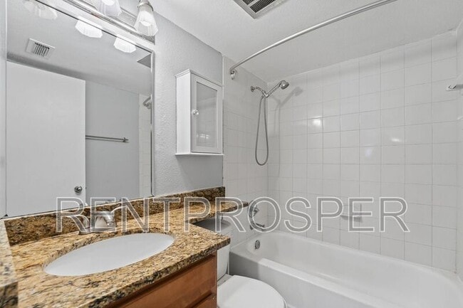 Building Photo - 317 E Amelia St