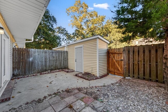 Building Photo - 2943 Cathedral Ln