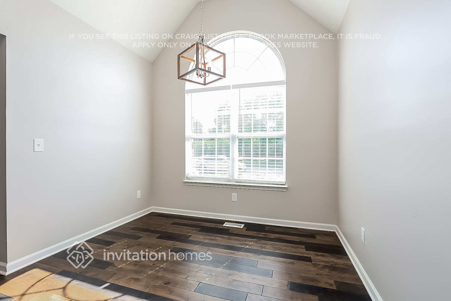 Building Photo - 2808 Meadow Gln