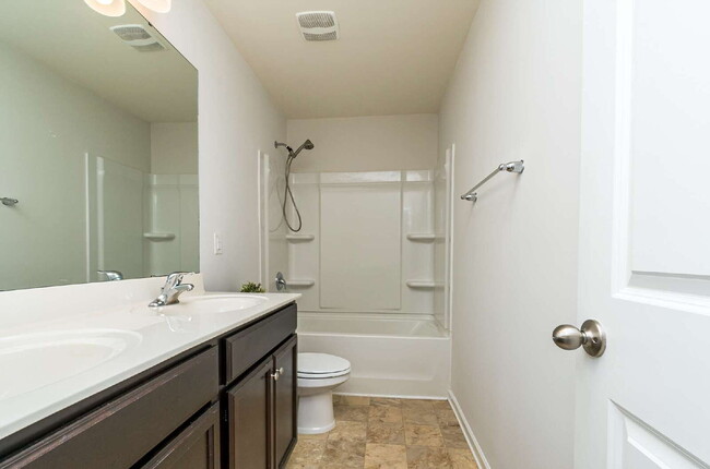 Building Photo - Stunning 4-Bed Home in Wendell with Granit...