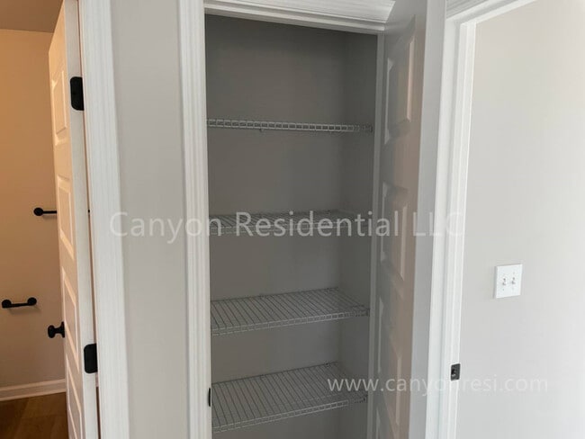 Building Photo - 114 Wilcot Rd