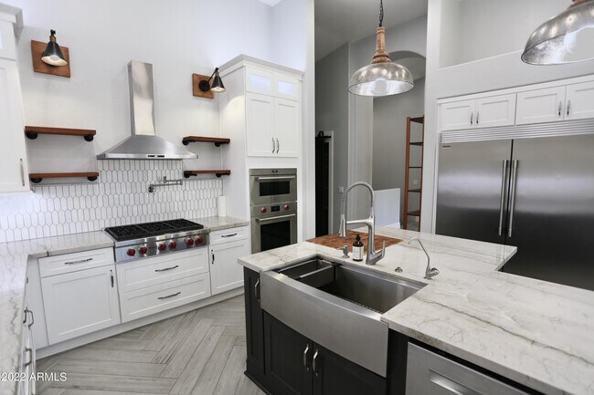 Primary Photo - 1084 W Enfield Pl