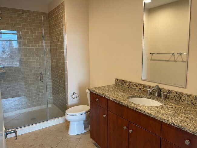 Building Photo - Your Dream Downtown Condo Awaits!
