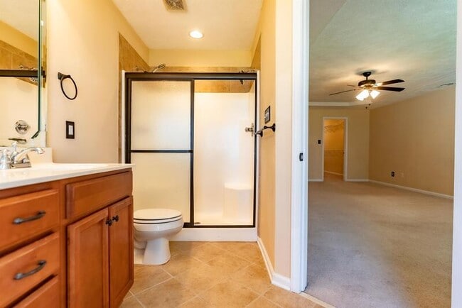 Building Photo - 389 Livingston Dr