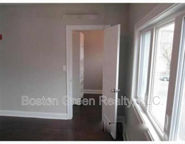 Building Photo - 43 Rogers St