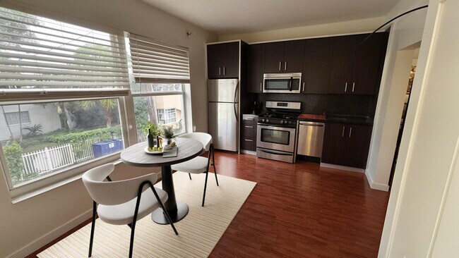 Building Photo - 1320 Drexel Ave