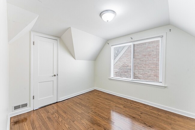 Building Photo - 2817 Maple Ave