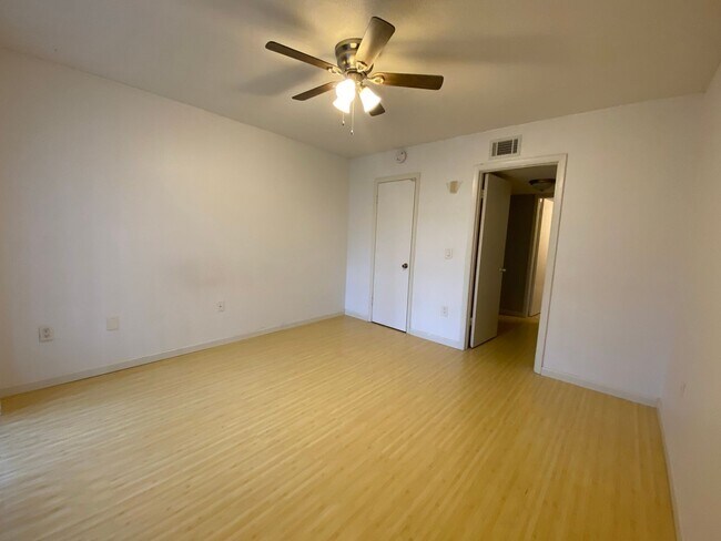 Building Photo - 1700 SW 16th Ct