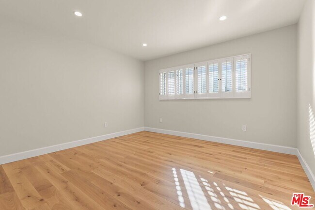 Building Photo - 4102 Cloverdale Ave