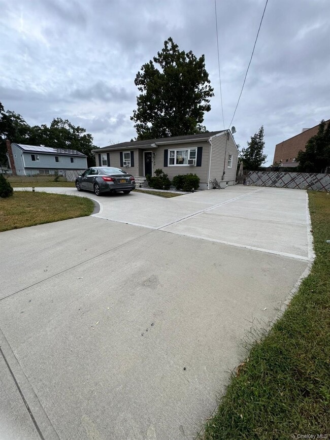 Building Photo - 160 Pacific St