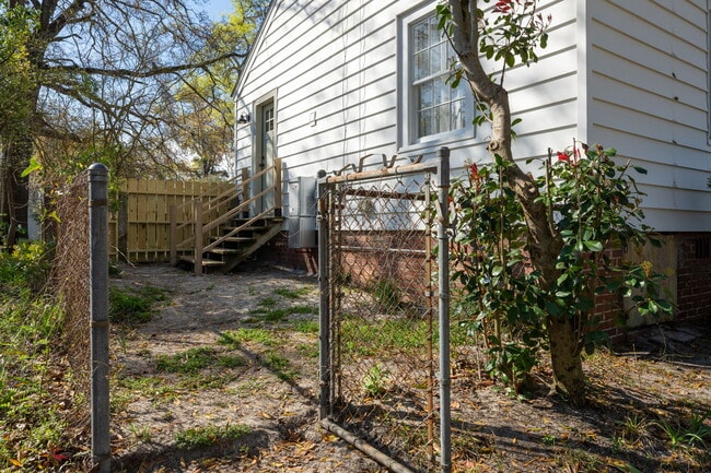 Building Photo - 705 Ivey Cir