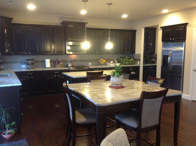 Large kitchen - 1211 35th St Pl SE