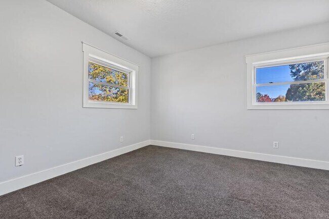 Building Photo - 3718 Custer Dr