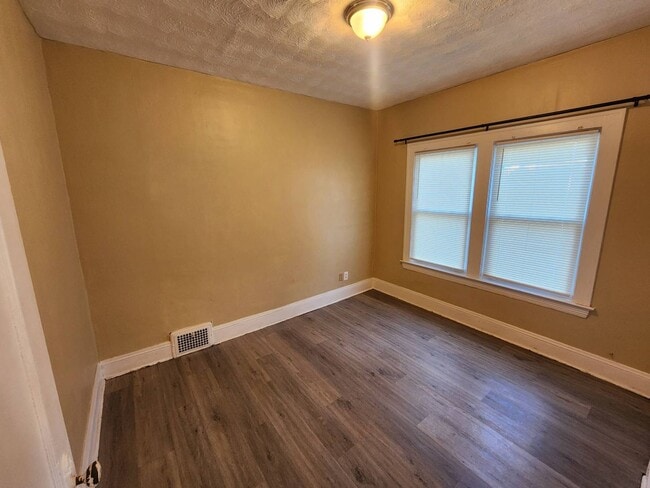 Building Photo - 15816 Grovewood Ave