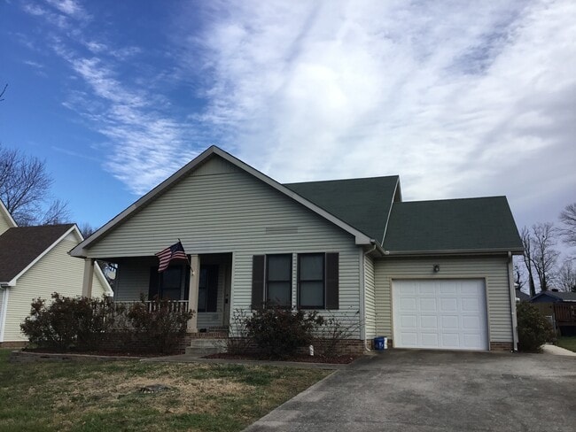 Primary Photo - 3 Bedroom Home For Rent in Sango Area!