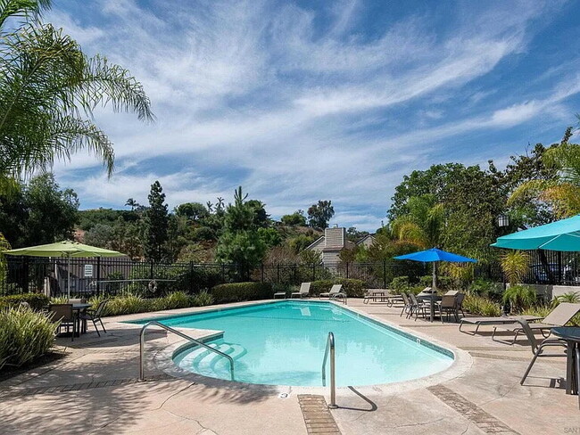 Building Photo - Welcome to this beautiful 1,042 sq. ft. condo offering modern comfort in a prime location!