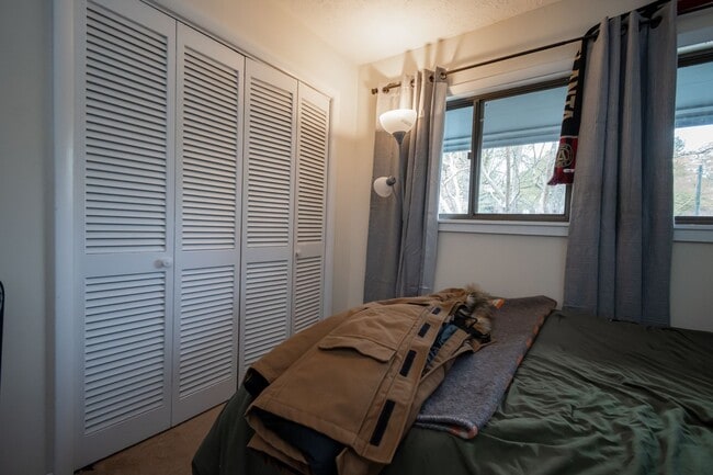 Building Photo - 187 Woodstone Dr