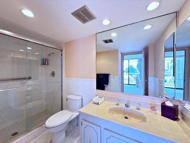 Building Photo - 3546 S Ocean Blvd