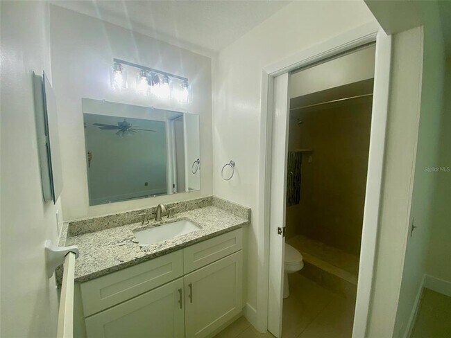 Building Photo - 909 Wrenwood Ln