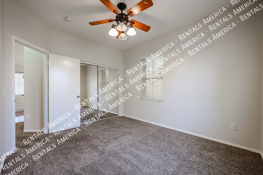 Building Photo - 9233 E Neville Ave