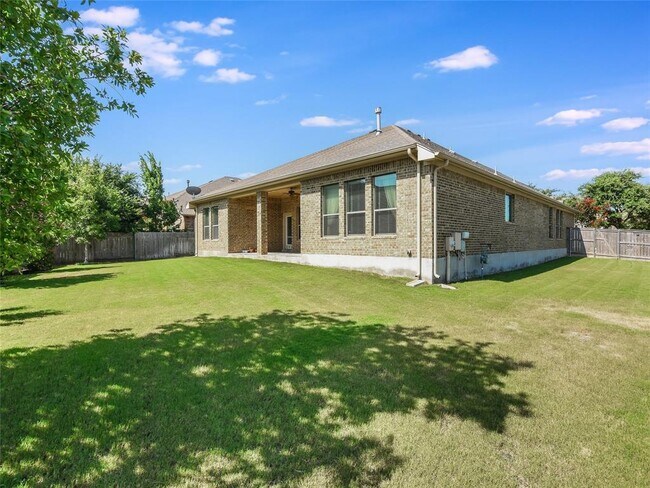 Building Photo - 2508 Hilltop Divide Ln
